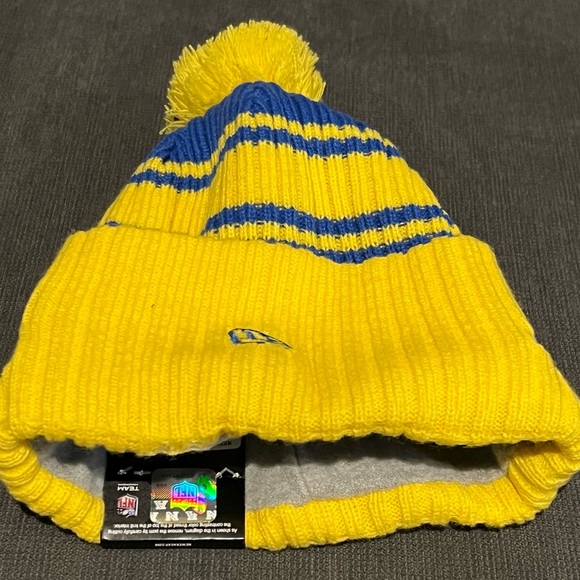 Los Angeles Rams Beanie Sideline Sport Knit Pom Beanie by NEW ERA. Must See RARE - Picture 4 of 9